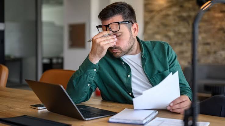 Errores financieros comunes que hacen perder dinero